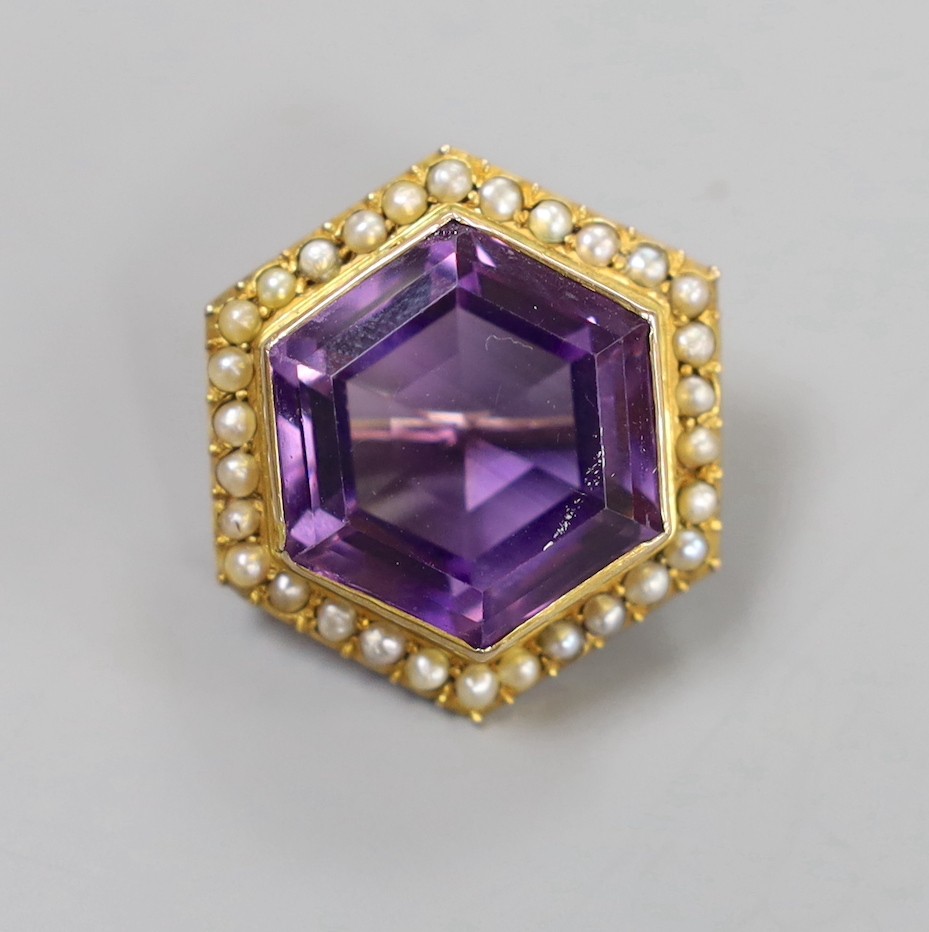 An Edwardian yellow metal, amethyst and seed pearl set hexagonal brooch, 23mm, gross weight 9.1 grams.